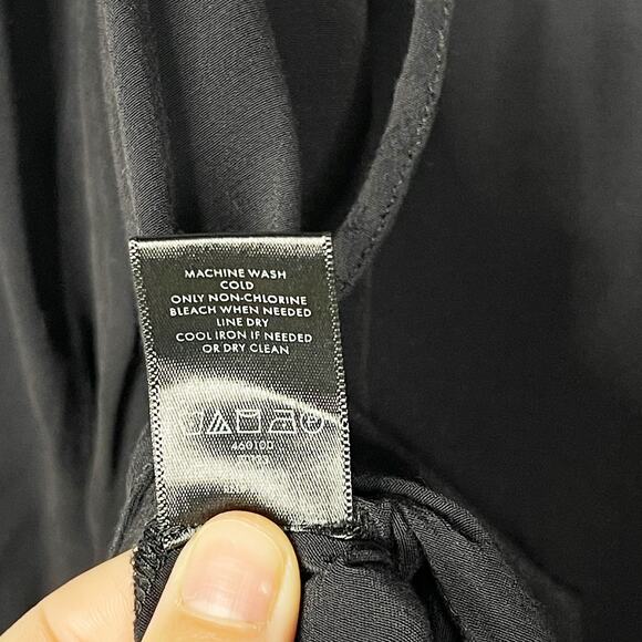 Ann Taylor Medium M Black Floral Embroidered 3/4 Sleeve Blouse V Neck Top - Picture 9 of 9